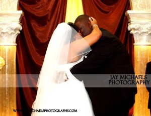 Compro wedding kiss